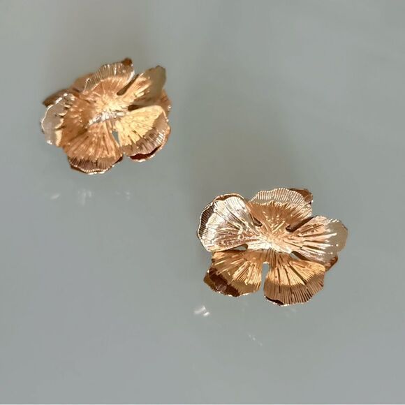 Gold Floral Earrings A980 - Picture 2 of 4